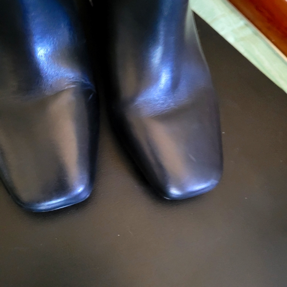 Vince Camuto Side Zip Black Ankle Boots with Snakeskin Heel Size 9.5 Like New - Picture 2 of 10